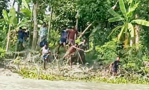 লালমোহনে মা ইলিশ রক্ষা অভিযানে জেলেদের হামলায় আহত-৭