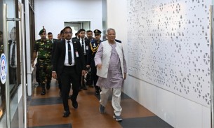 নিউইয়র্ক সফর শেষে দেশে ফিরেছেন প্রধান উপদেষ্টা