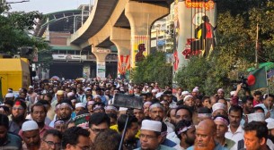 শাহবাগ ছেড়ে শহীদ মিনারে শিক্ষকরা, দাবি আদায়ে কাল লংমার্চ টু যমুনা