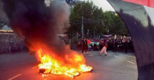 গাজাগামী নৌবহরে ইসরায়েলি বাধার প্রতিবাদে ইউরোপে সড়ক অবরোধ-ভাঙচুর