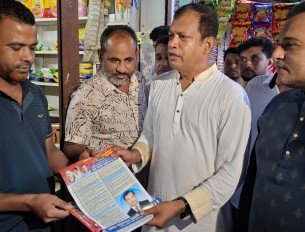 ভোলায় লিফলেট বিতরণ করলেন বিএনপির কেন্দ্রীয় নেতা হায়দার লেলিন
