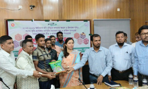চরফ্যাশনে ১৩ হাজার প্রান্তিক কৃষকের মাঝে সার ও বীজ বিতরণ