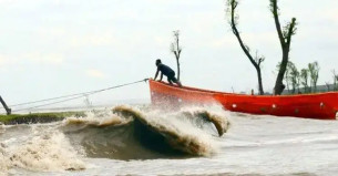 ভূমিকম্প আতঙ্কের মধ্যেই এবার ঘূর্ণিঝড়ের আভাস
