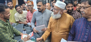 ৩১ দফা বাস্তবায়নে ভোলা-১ বিএনপি প্রার্থীর ছেলে ফাইয়াজের লিফলেট বিতরণ