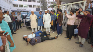 ভোলা-বরিশাল সেতু ও গ্যাস সংযোগের দ্রুত আশ্বাস না পেয়ে তোপের মুখে অবরুদ্ধ ৩ উপদেষ্টা