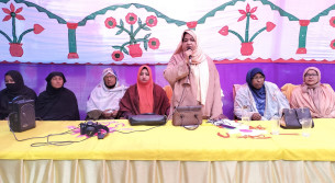 লালমোহনে বিএনপির বিজয়ের লক্ষ্যে মহিলা দলের উঠান বৈঠক