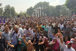 দুই উপদেষ্টার পদত্যাগ দাবি শিক্ষকদের