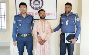 লালমোহনে এক প্রতারক গ্রেফতার