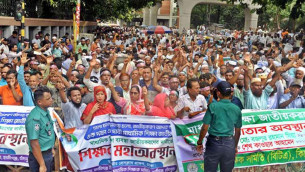 সোমবার থেকে শাটডাউনের ঘোষণা মাধ্যমিকের শিক্ষকদের