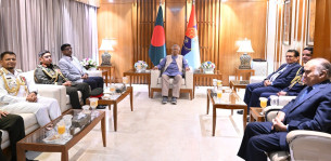 প্রধান উপদেষ্টার সঙ্গে তিন বাহিনীর প্রধানদের সাক্ষাৎ