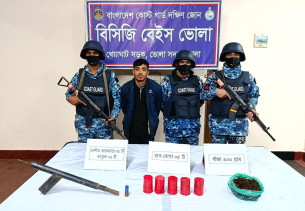 ভোলায় দেশীয় আগ্নেয়াস্ত্র তাজা গোলা হাত বোমা ও গাঁজাসহ কুখ্যাত সন্ত্রাসী গ্রেপ্তার
