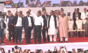 গণসংবর্ধনা মঞ্চে উঠলেন তারেক রহমান