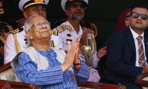 প্রধান উপদেষ্টা বিজয় দিবসের ফ্লাই পাস্ট ও প্যারাজাম্প প্রত্যক্ষ করেন