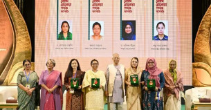৪ বিশিষ্ট নারী পেলেন বেগম রোকেয়া পদক