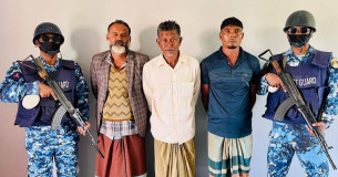 লালমোহনে কোস্ট গার্ডের অভিযানে  অবৈধ আর্টিসনাল ট্রলিং বোট জব্দ ।। আটক-৩