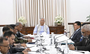 নির্বাচনের আগে যে কোনো মূল্যে আইনশৃঙ্খলা স্বাভাবিক রাখতে হবে: প্রধান উপদেষ্টা