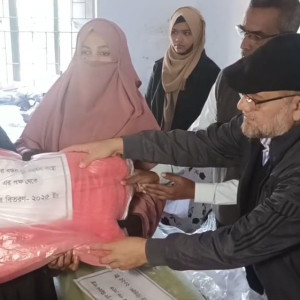 ভোলায় অসহায় দরিদ্র শীতার্ত মানুষের মাঝে কম্বল বিতরণ