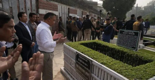 ছোট ভাই কোকোর কবর জিয়ারত করলেন তারেক রহমান