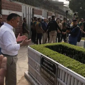 ছোট ভাই কোকোর কবর জিয়ারত করলেন তারেক রহমান