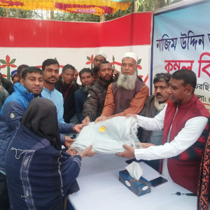 ভোলায় নাজিম উদ্দিন আলম কল্যাণ ফাউন্ডেশনের উদ্যোগে শীতার্তদের মাঝে শীতবস্ত্র বিতরণ