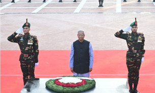 শহীদ বুদ্ধিজীবীদের প্রতি প্রধান উপদেষ্টার শ্রদ্ধা নিবেদন