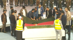 স্বামীর সমাধির পাশেই: অন্তিম শয্যায় আপসহীন নেত্রী