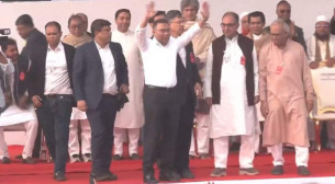 মাকে দেখতে এভারকেয়ারের পথে তারেক রহমান