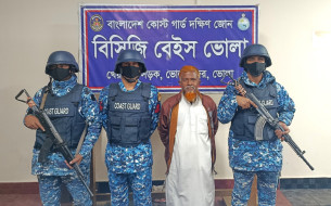 অপারেশন ডেভিল হান্ট ফেজ-২ : ভোলায় কোস্ট গার্ডের অভিযানে আটক-৫