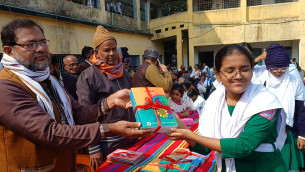 ভোলায় বছরের প্রথম দিনে নতুন বই পেয়ে শিক্ষার্থীদের মাঝে আনন্দ উৎসব