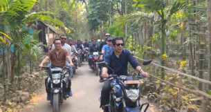 বিজেপি চেয়ারম্যানের ব্যাতিক্রমী প্রচারণা ভোটারদের মাঝে ব্যপক সাড়া ফেলেছে