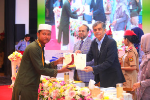জাতীয় শিক্ষা সপ্তাহে শ্রেষ্ঠ মাদরাসা শিক্ষার্থী ভোলার নাইমুর রহমান