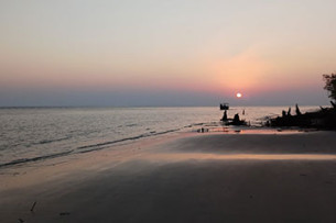 তারুয়া দ্বীপে মায়াবী হাতছানি : পর্যটন সুবিধা পেলে বদলে যেতে পারে দক্ষিণের অর্থনৈতিক চিত্র