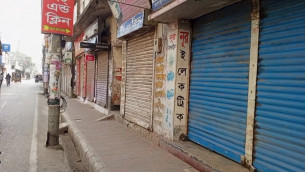 ভোলায় জাতীয় পতাকা অর্ধনমিত শহরের ব্যবসা প্রতিষ্ঠান বন্ধ