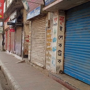 ভোলায় জাতীয় পতাকা অর্ধনমিত শহরের ব্যবসা প্রতিষ্ঠান বন্ধ