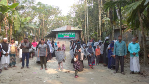 রাজাপুরে বিধবা ও অসহায় ৫০টি পরিবারের মুখে হাসি