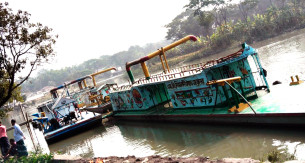 বোরহানউদ্দিনে অবৈধভাবে বালু উত্তোলন করায় আটক-৫