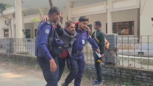 ভোলায় ককটেল বিস্ফোরণ করে ব্যালট ছিনতাই, দেড়ঘন্টা ভোটগ্রহণ বন্ধ, আটক-১