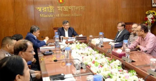 ব্যানার-ফুলে বিরক্তি, কর্মকর্তাদের কড়া বার্তা দিলেন স্বরাষ্ট্রমন্ত্রী