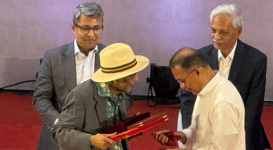 ববিতা-শফিক রেহমানসহ গুণীজনদের হাতে একুশে পদক তুলে দিলেন প্রধানমন্ত্রী