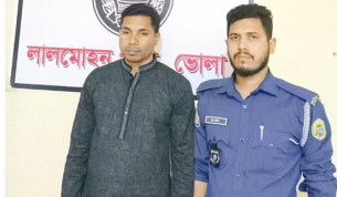 লালমোহনে ১০০ পিজ ইয়াবাসহ মাদক কারবারি আটক