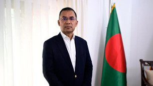 বাড়ির দরজা খুলেই প্রধানমন্ত্রী বললেন ‘চলেন যুদ্ধে যাই’