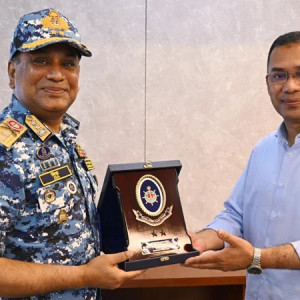 প্রধানমন্ত্রীর সঙ্গে কোস্টগার্ড মহাপরিচালকের সাক্ষাৎ