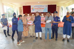 ভোলায় পুনাকের উদ্যোগে দুঃস্থদের মাঝে ঈদ উপহার বিতরণ