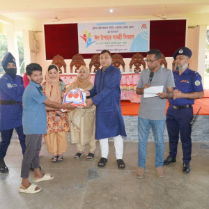 ভোলায় পুনাকের উদ্যোগে দুঃস্থদের মাঝে ঈদ উপহার বিতরণ