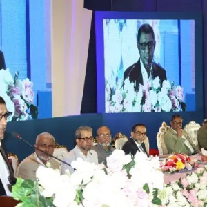 ভালো ডাক্তার হোন, রাজনীতি থেকে দূরে থাকুন: স্বাস্থ্যমন্ত্রী