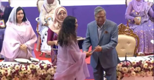 ‘শ্রেষ্ঠ অদম্য নারী’ সম্মাননা পেলেন খালেদা জিয়া, গ্রহণ করলেন জাইমা