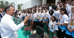 খেলোয়াড়রা রাজনৈতিক নয়, দেশের প্রতিনিধি হোক: প্রধানমন্ত্রী