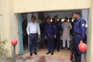 ভোলা মডেল থানা আকস্মিক পরিদর্শনে পুলিশ সুপার