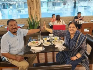 স্পিকারের সহধর্মিণী দিলারা হাফিজ সিঙ্গাপুরে ভেন্টিলেশনে