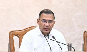 সড়ক থেকে ব্যানার দ্রুত অপসারণের নির্দেশ প্রধানমন্ত্রীর